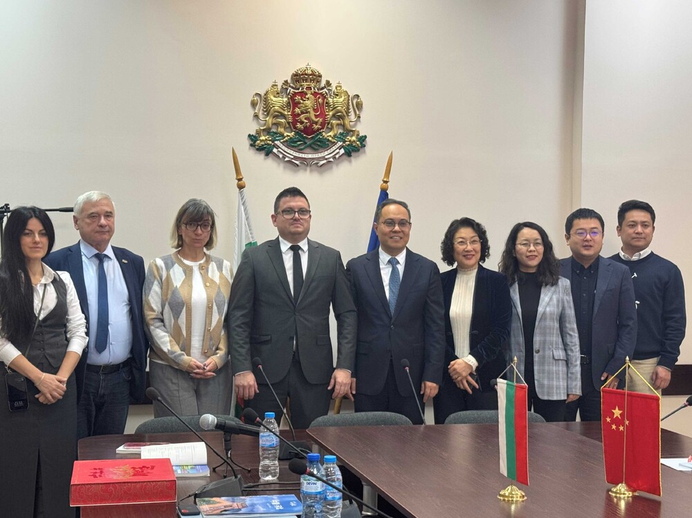 ОА Стара Загора: Екип от старозагорски експерти, начело с областния управител д-р Неделчо Маринов, проведе работна среща с китайска делегация от провинция Хъбей