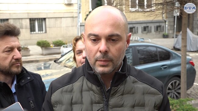 Щетите от повредените контейнери и антипаркинг колчета от вандалските прояви снощи са над 80 000 лв., съобщи директорът на Столичния инспекторат