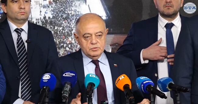 Няма друг изход, освен оставка на това правителство, заяви ген. Атанас Атанасов от ПП-ДБ