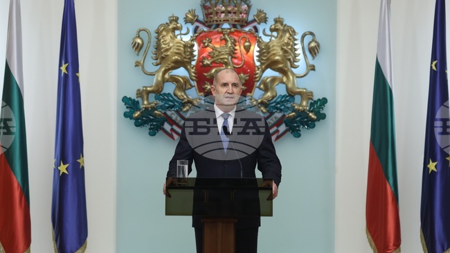  Оставката е неотложна, предсрочните избори са единственият изход напред, каза президентът Румен Радев 