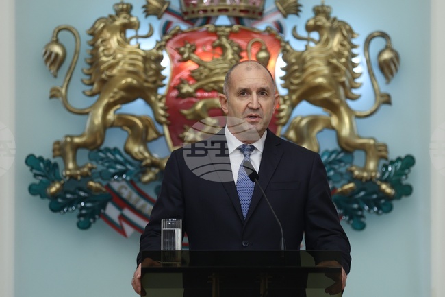  Оставката е неотложна, предсрочните избори са единственият изход напред, каза президентът Румен Радев 