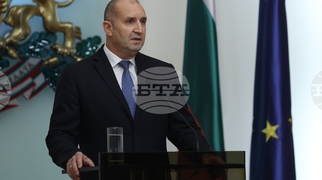 Хората изпревариха парламента и тази вечер гласуваха недоверие на кабинета, написа президентът Румен Радев