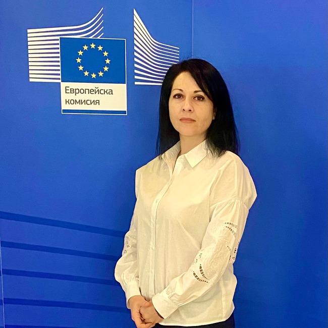 Изпълнителната агенция за българите в чужбина ще отличи Олга Колот за принос към българската общност в Украйна днес в София