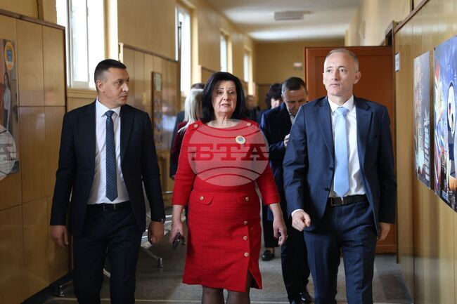 Министърът на образованието Красимир Вълчев откри СТЕМ център в гимназията в Якоруда