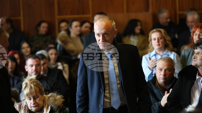 Учебните програми са твърде амбициозни и възпрепятстват учениците да учат с разбиране, каза пред учители в Якоруда министър Красимир Вълчев