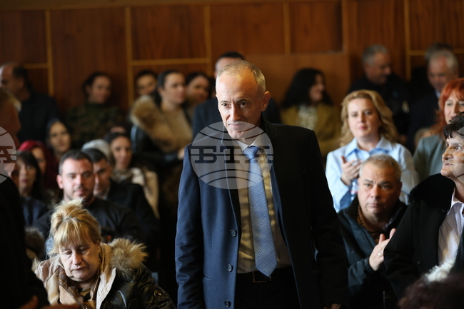 Учебните програми са твърде амбициозни и възпрепятстват учениците да учат с разбиране, каза пред учители в Якоруда министър Красимир Вълчев