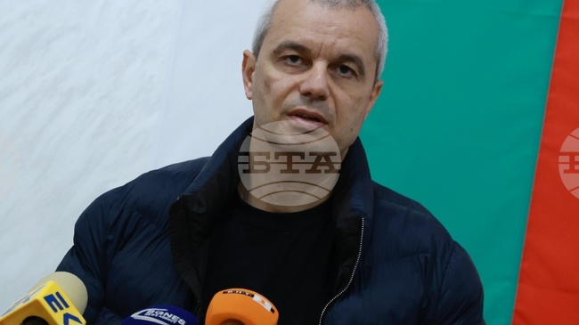 Протестите трябва да продължат, докато коалиция „Наглите“ не подаде оставка, каза лидерът на „Възраждане“ Костадин Костадинов