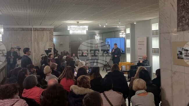 Среща с журналистите Георги Милков и Георги Тошев се проведе в регионалната библиотека в Добрич по повод 75 години от основаването ѝ