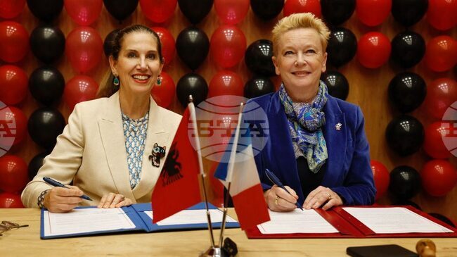 АТА: Албания и Франция подписаха споразумение за откриване на двуезични училища в пет албански града