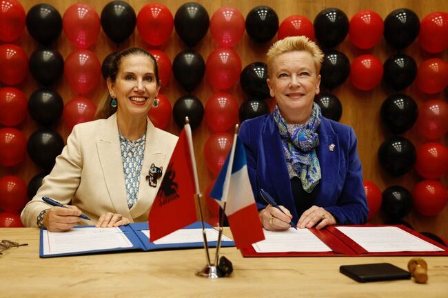 АТА: Албания и Франция подписаха споразумение за откриване на двуезични училища в пет албански града