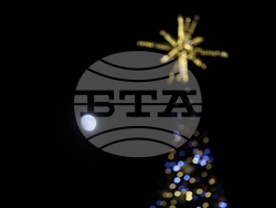 Коледна елха - светлини - запалване