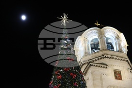 Коледна елха - светлини - запалване