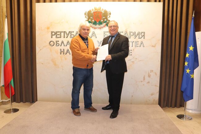Николай Нанов получи поздравителен адрес от заместник областния управител Георги Георгиев за дългогодишната си обществена дейност и защитата на патриотични каузи 