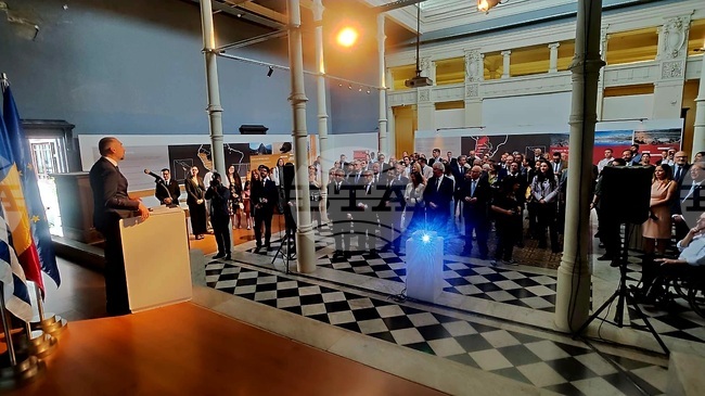 Аджерпрес: Фотоизложба на Аджерпрес – в центъра на честванията в Монтевидео по случай националния празник на Румъния