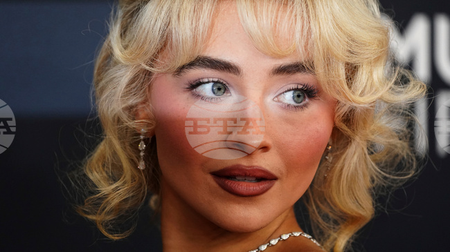 Поп звездата Сабрина Карпентър призова Белия дом да спре да използва нейна музика 