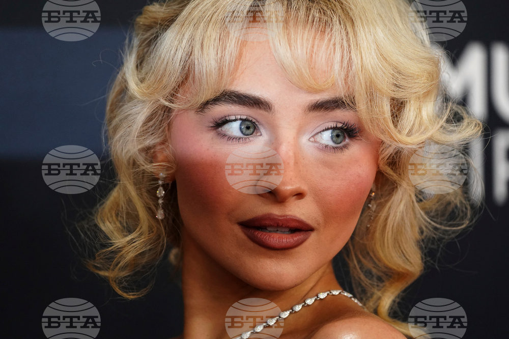 Поп звездата Сабрина Карпентър призова Белия дом да спре да използва нейна музика 