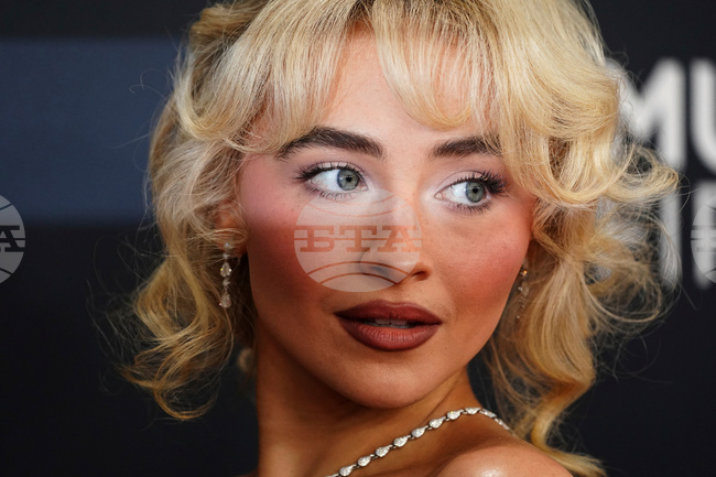 Поп звездата Сабрина Карпентър призова Белия дом да спре да използва нейна музика 