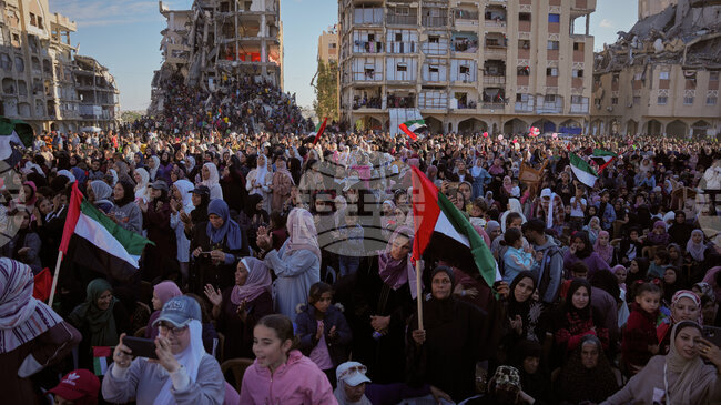 Петдесет и четири двойки се ожениха на масова сватба в ивицата Газа 