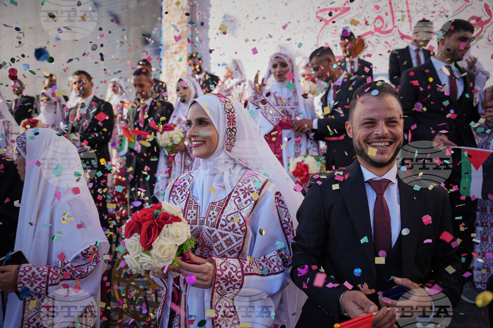 APTOPIX Gaza Mass Wedding