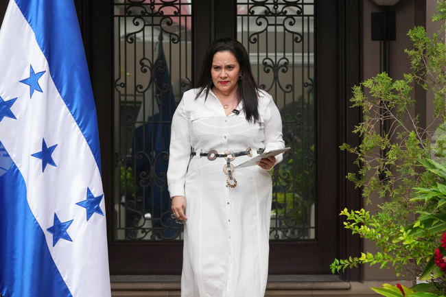 Съпругата на помилвания от Тръмп бивш президент на Хондурас Хуан Орландо Ернандес заяви, че той не е имал връзки с групи за наркотрафик 