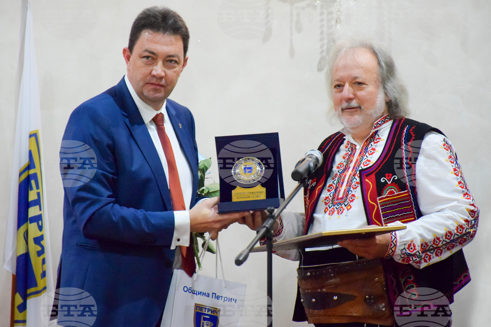 Володя Стоянов – изпълнител на народни песни, текстописец и композитор