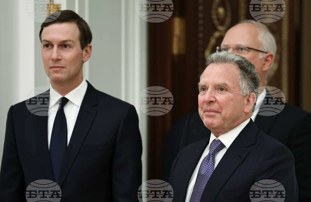 Представители на САЩ и Русия ще разговарят този уикенд за евентуално споразумение за прекратяване на войната в Украйна, съобщи "Политико"