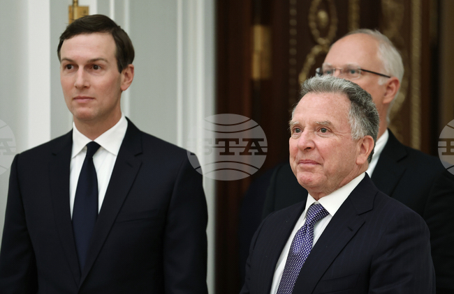 Представители на САЩ и Русия ще разговарят този уикенд за евентуално споразумение за прекратяване на войната в Украйна, съобщи "Политико"