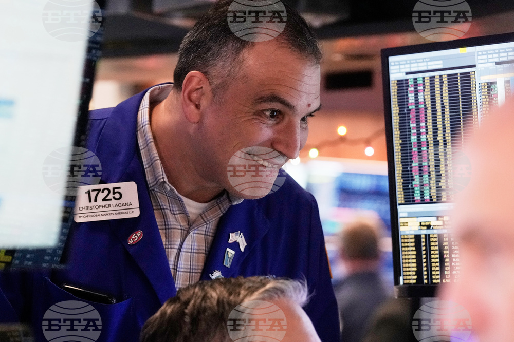 Водещите индекси на Уолстрийт поеха нагоре, книжата на „Сейлсфорс“ поскъпват