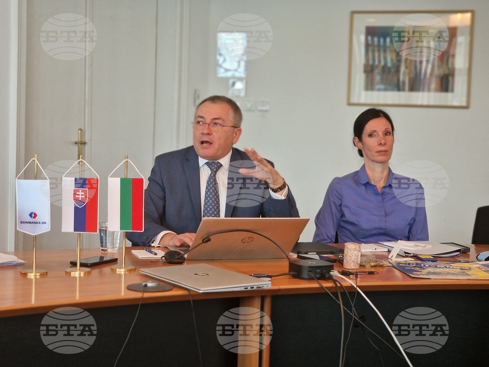 Приемането на еврото в Словакия отвори вратата за други реформи, каза в интервю за БТА Игор Барат, зам.-директор на словашката „Ексимбанка“