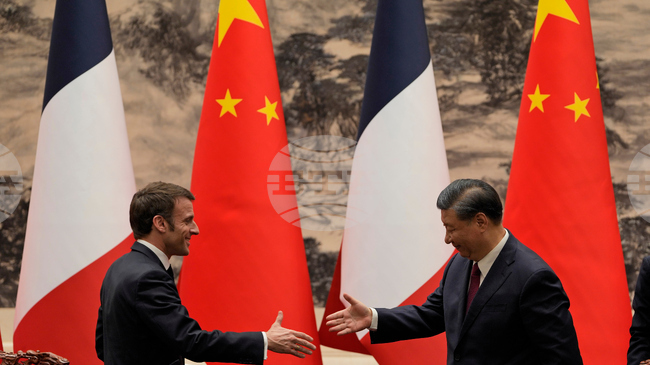 Макрон пристигна в Китай, за да обсъди със Си Цзинпин търговските връзки и войната в Украйна