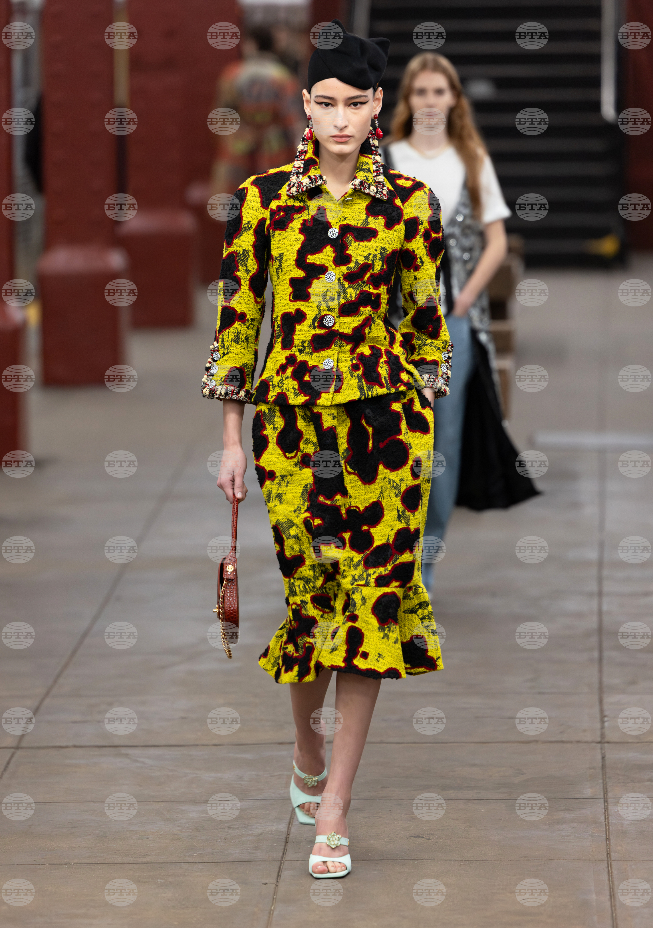 CHANEL 2025/26 Métiers d'art Fashion Show