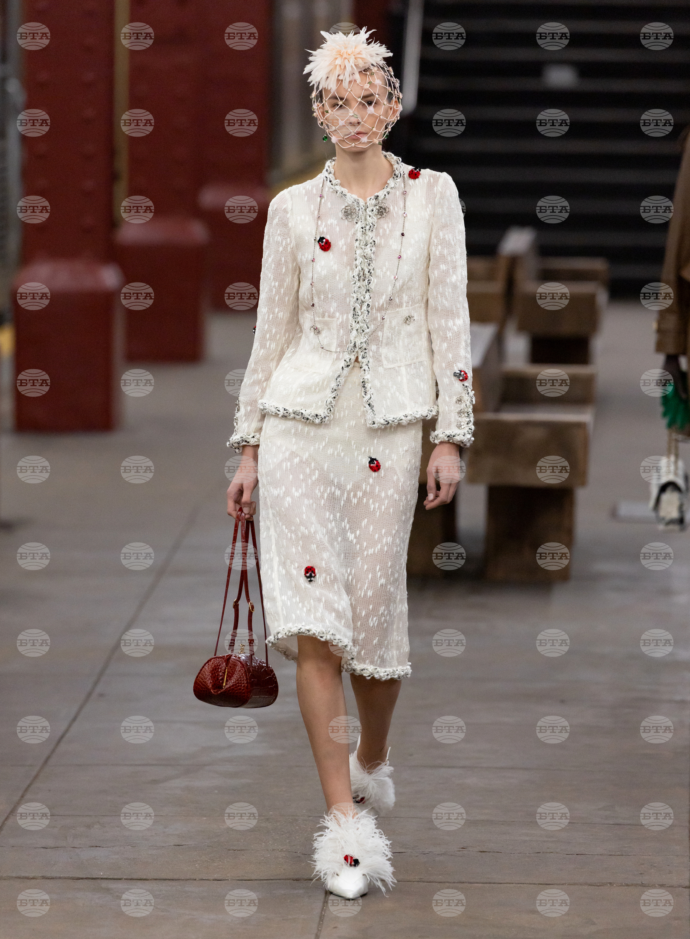 CHANEL 2025/26 Métiers d'art Fashion Show