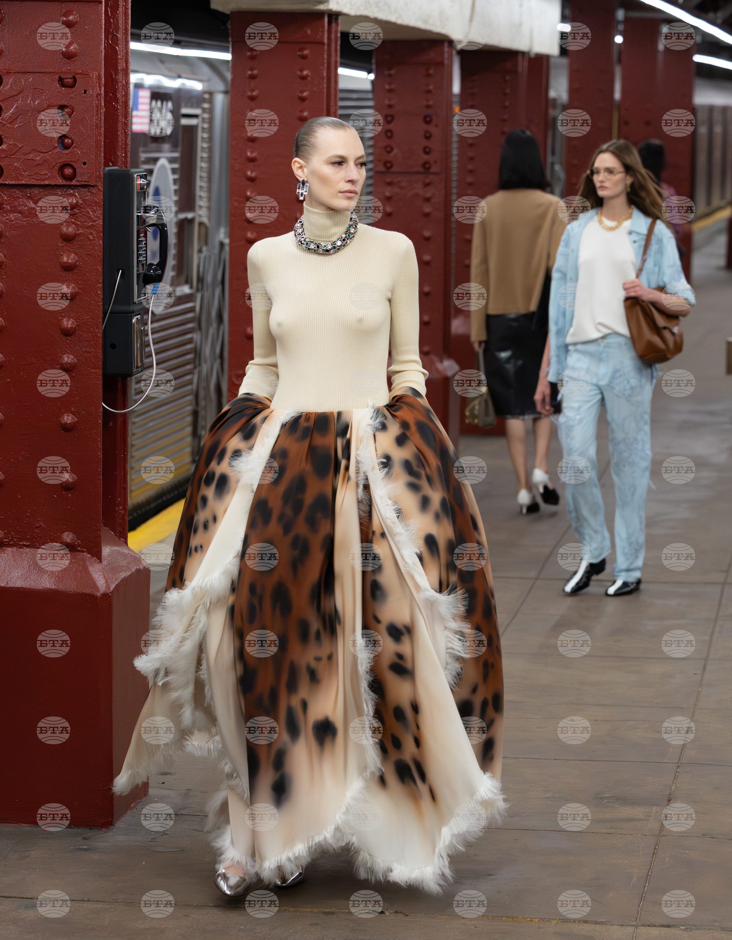 CHANEL 2025/26 Métiers d'art Fashion Show