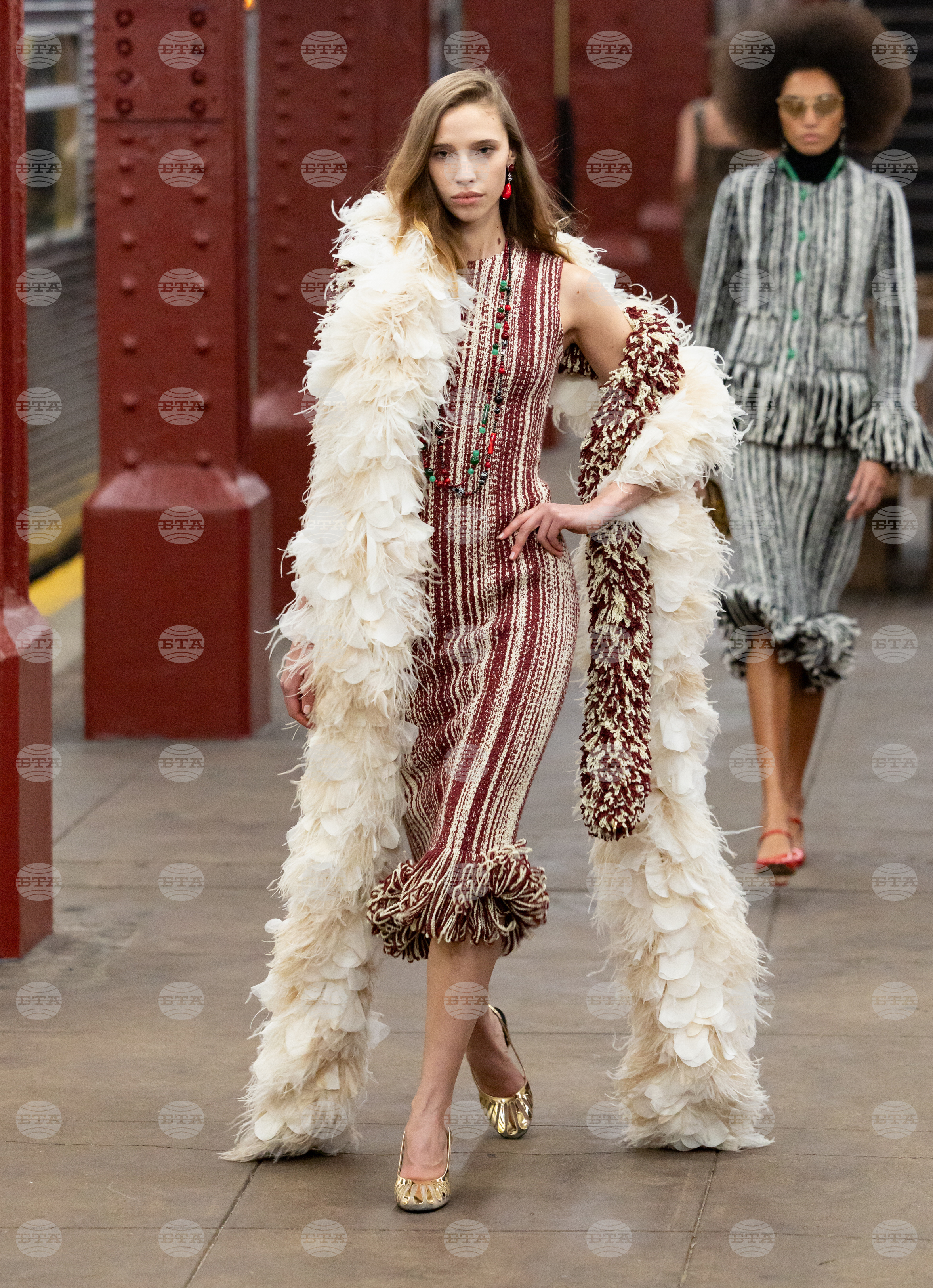 CHANEL 2025/26 Métiers d'art Fashion Show