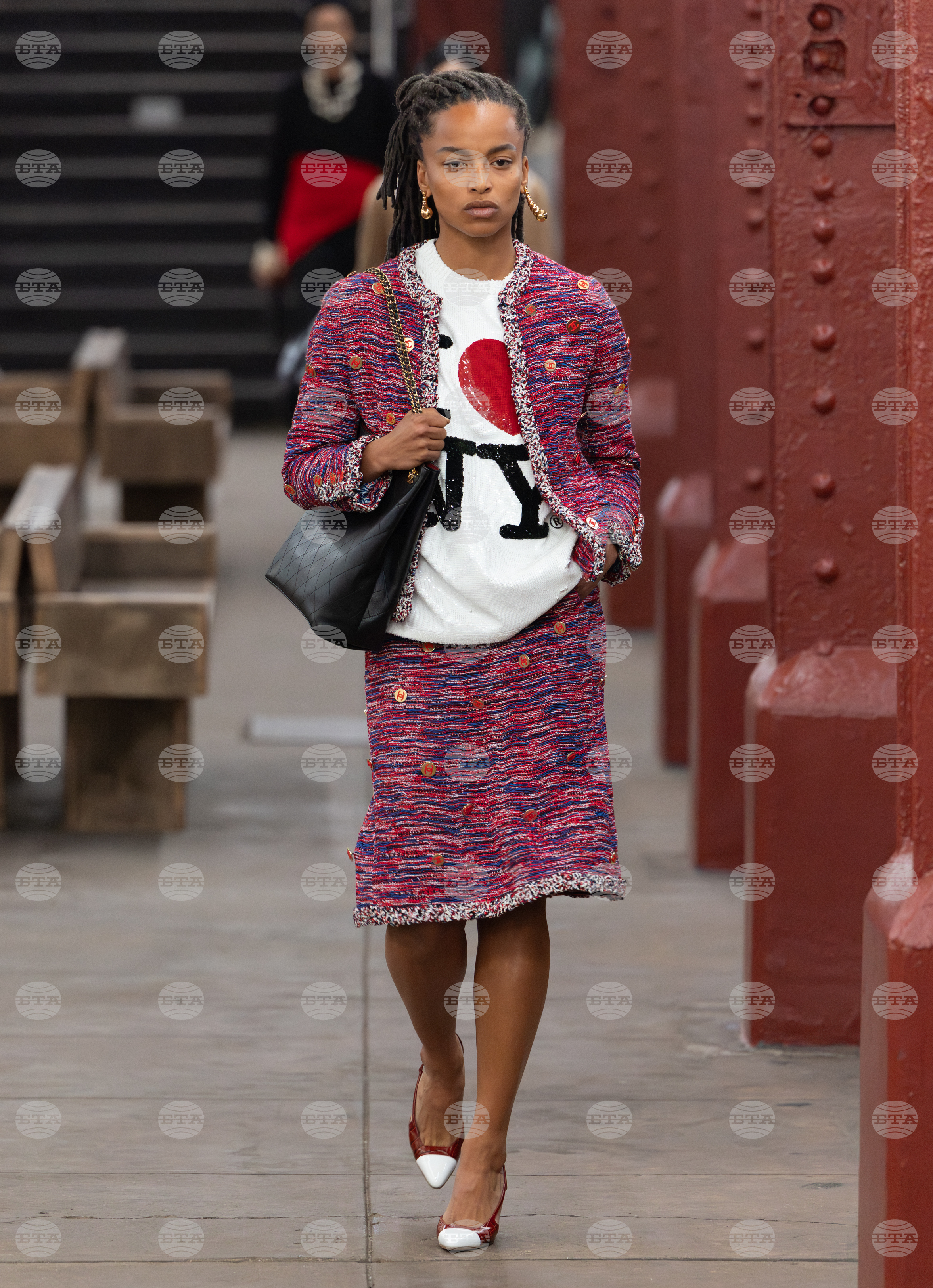 CHANEL 2025/26 Métiers d'art Fashion Show