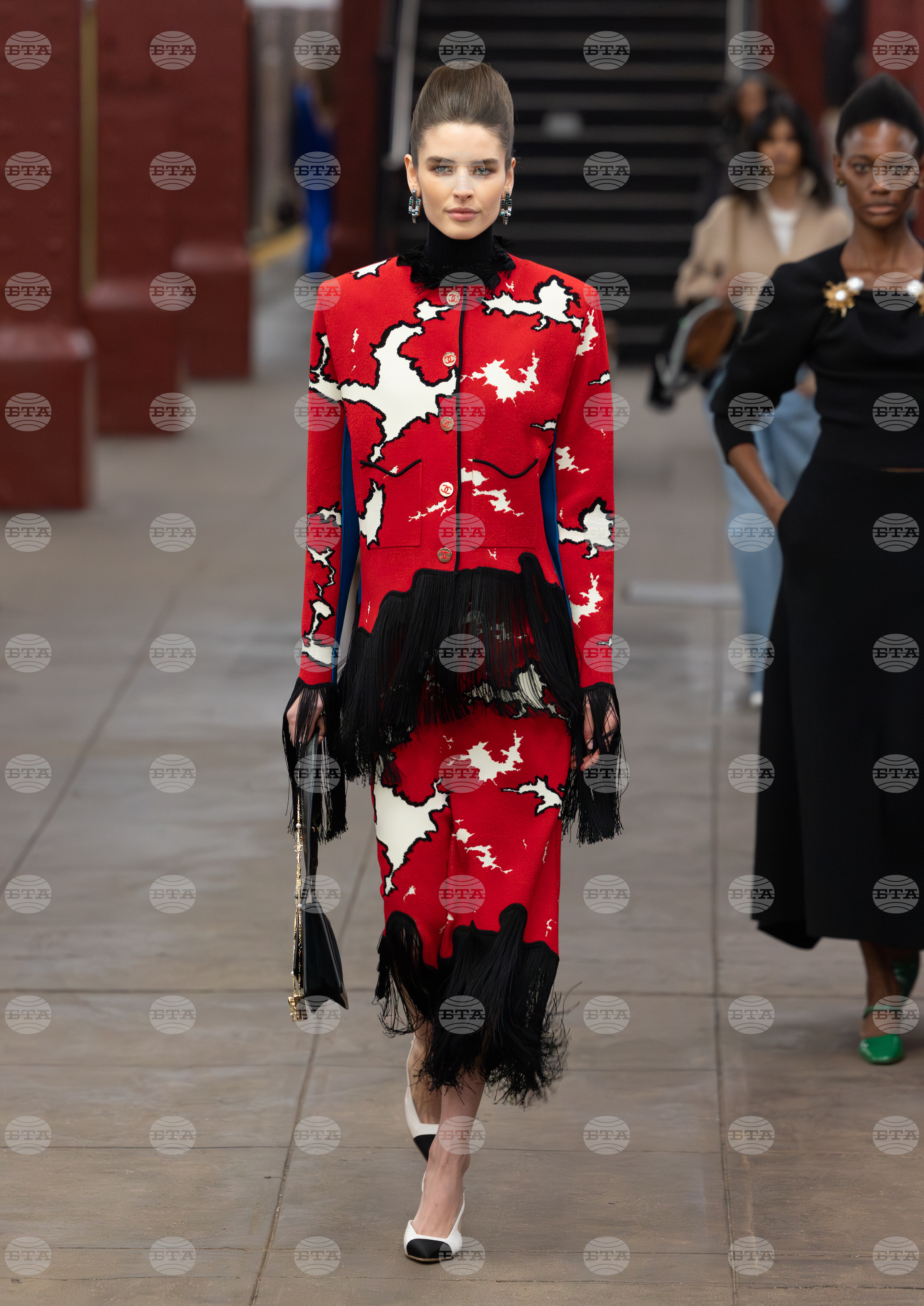 CHANEL 2025/26 Métiers d'art Fashion Show