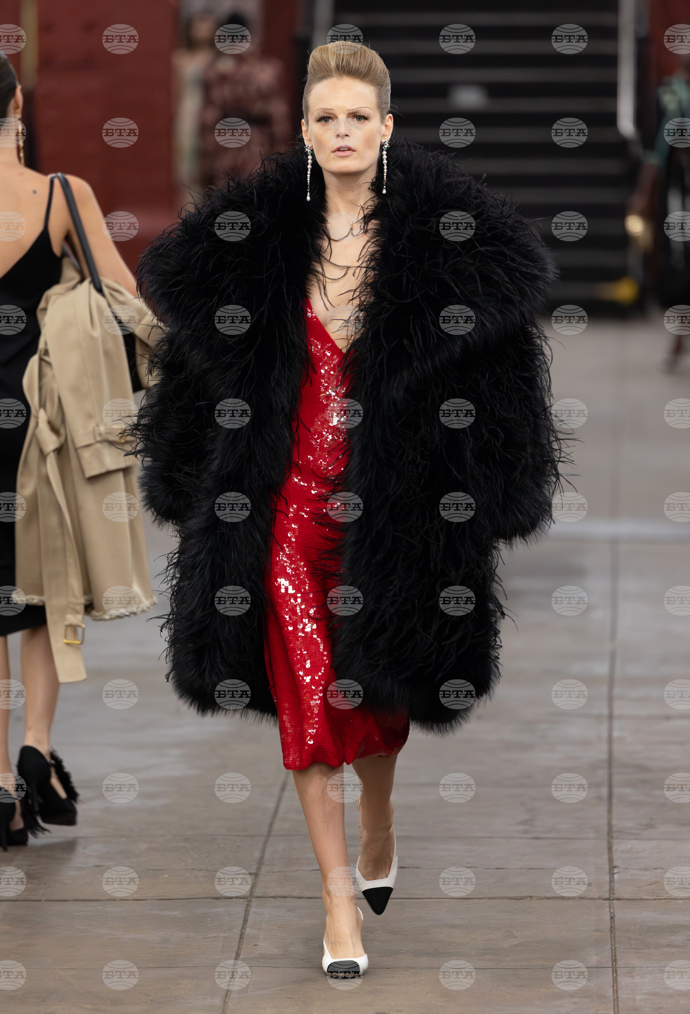 CHANEL 2025/26 Métiers d'art Fashion Show