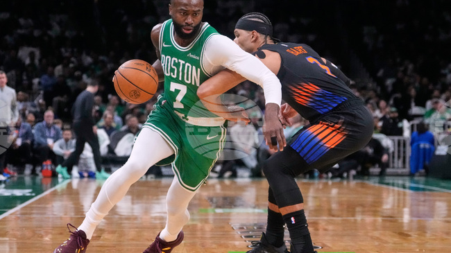 Бостън Селтикс надигра Ню Йорк Никс благодарение на 42 точки от Джейлън Браун в НБА