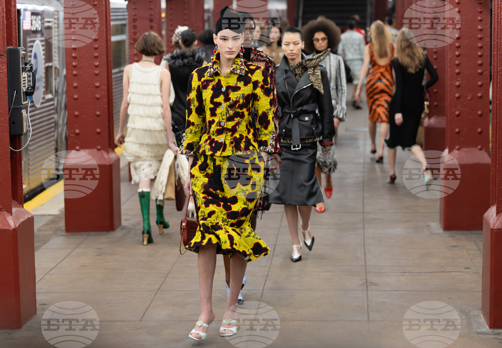 CHANEL 2025/26 Métiers d'art Fashion Show