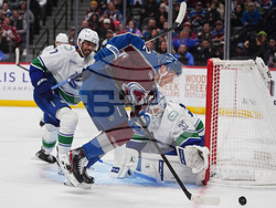 Canucks Avalanche Hockey