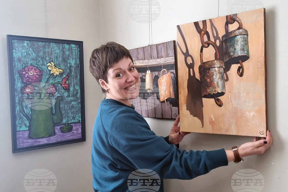 Изложбата "Сбъдване" представя творби на плевенчанки от ателието по живопис на Владимира Йорданова