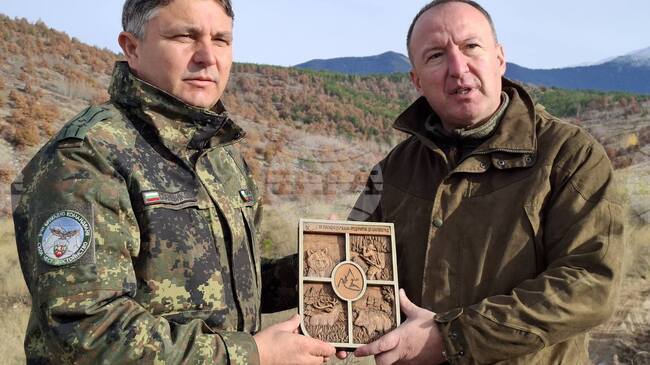 Горски служители и военни се обединиха за възстановяване на опожарена гора край Симитли, съобщиха от ЮЗДП