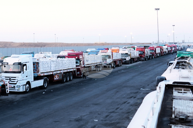 МЕНА: Деветдесет и осмият конвой с хуманитарна помощ от Египет за Газа се насочва към пропускателния пункт "Керем Шалом"