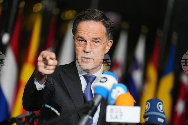 Генералният секретар на НАТО очаква от страните членки да отделят милиарди долари за американски оръжия