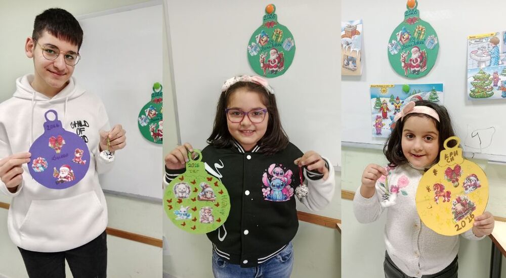 Работилница за изработка на коледна украса беше организирана в Българското училище „Васил Левски“ в Ехея де лос Кабайерос, Испания