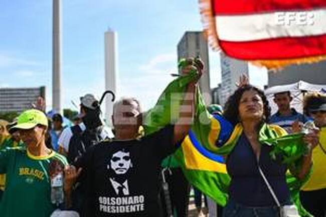 ЕФЕ: Бившият президент на Бразилия Жаир Болсонаро трябва да излежи поне 7,5 години в затвор със строг режим, постанови Наказателният съд 