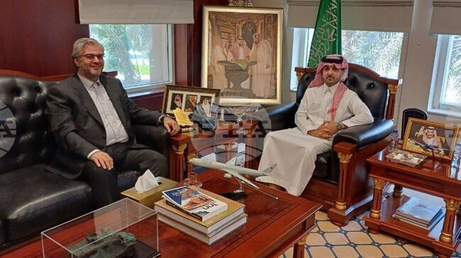 ИРНА: Консулите на Иран и Саудитска Арабия обсъдиха разширяване на икономическото и консулско сътрудничество