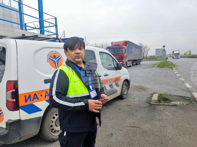 Служители на Изпълнителна агенция „Автомобилна администрация“ в Ямбол започнаха ефективни стачни действия