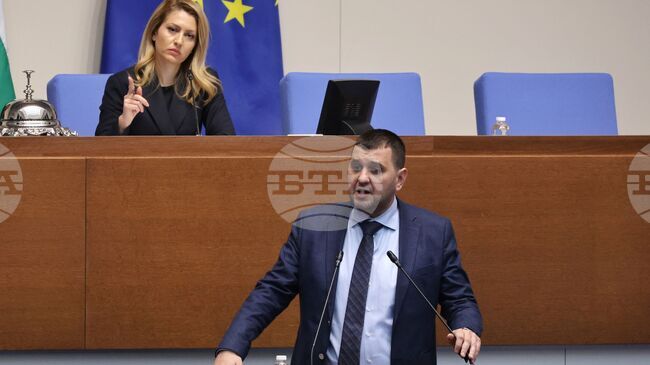 Депутати почетоха с минута мълчание паметта на избитите от комунистическия режим след призив от Йордан Иванов от ПП-ДБ