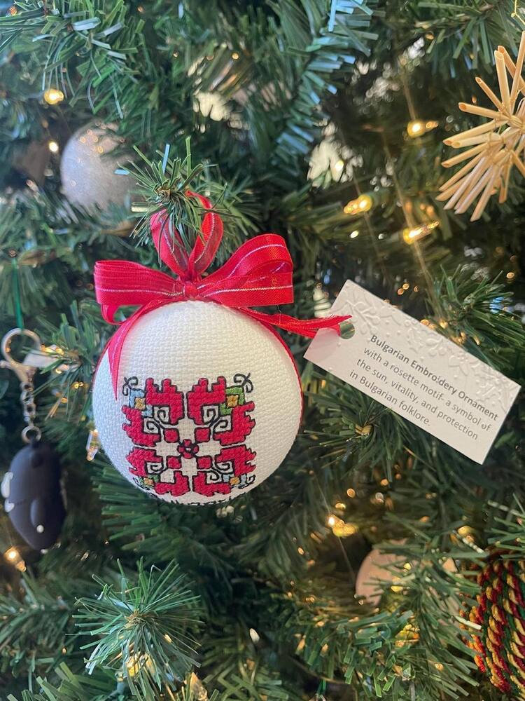 Българското посолство във Вашингтон участва в украсяването на коледната елха в Музея на жертвите на комунизма в американската столица